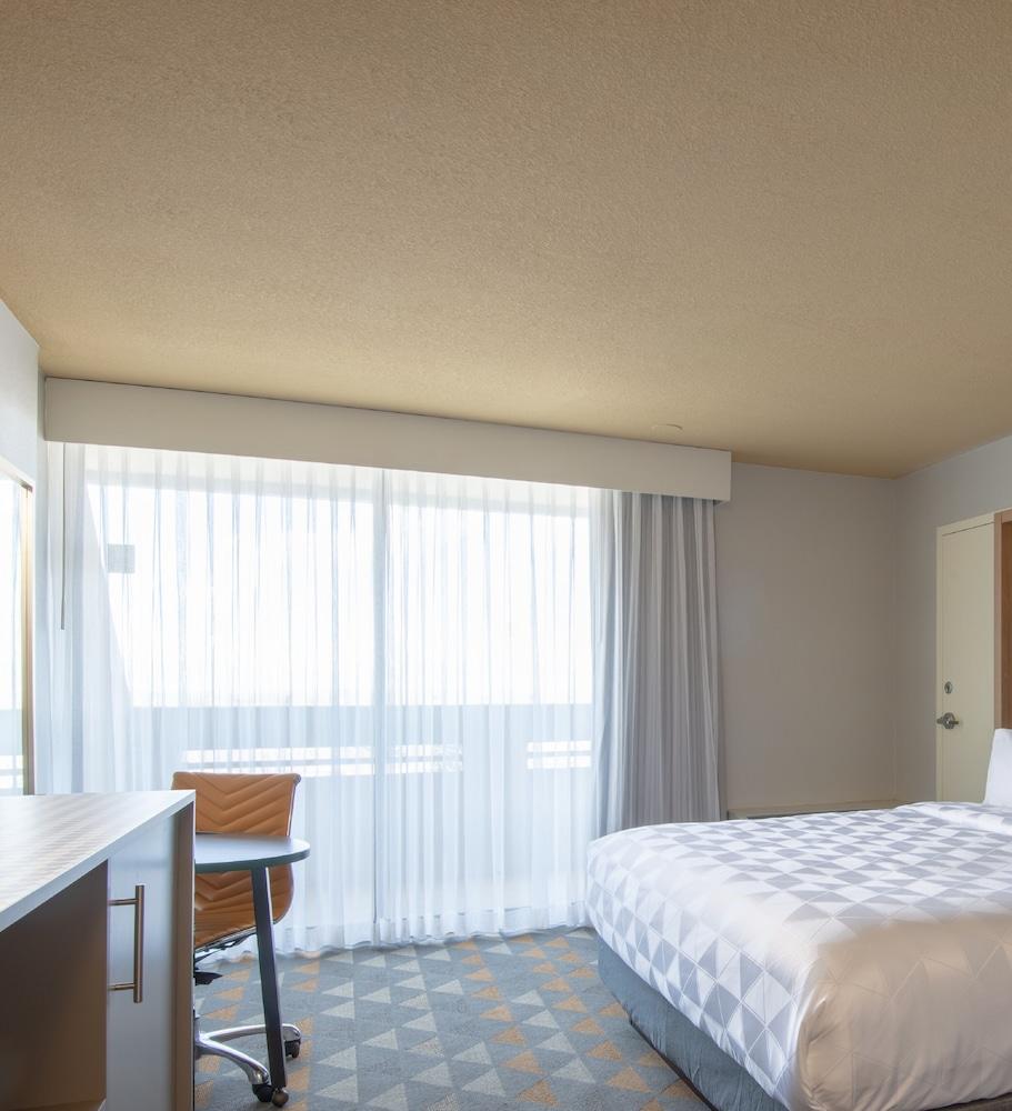 Holiday Inn Denver East By Ihg Ngoại thất bức ảnh