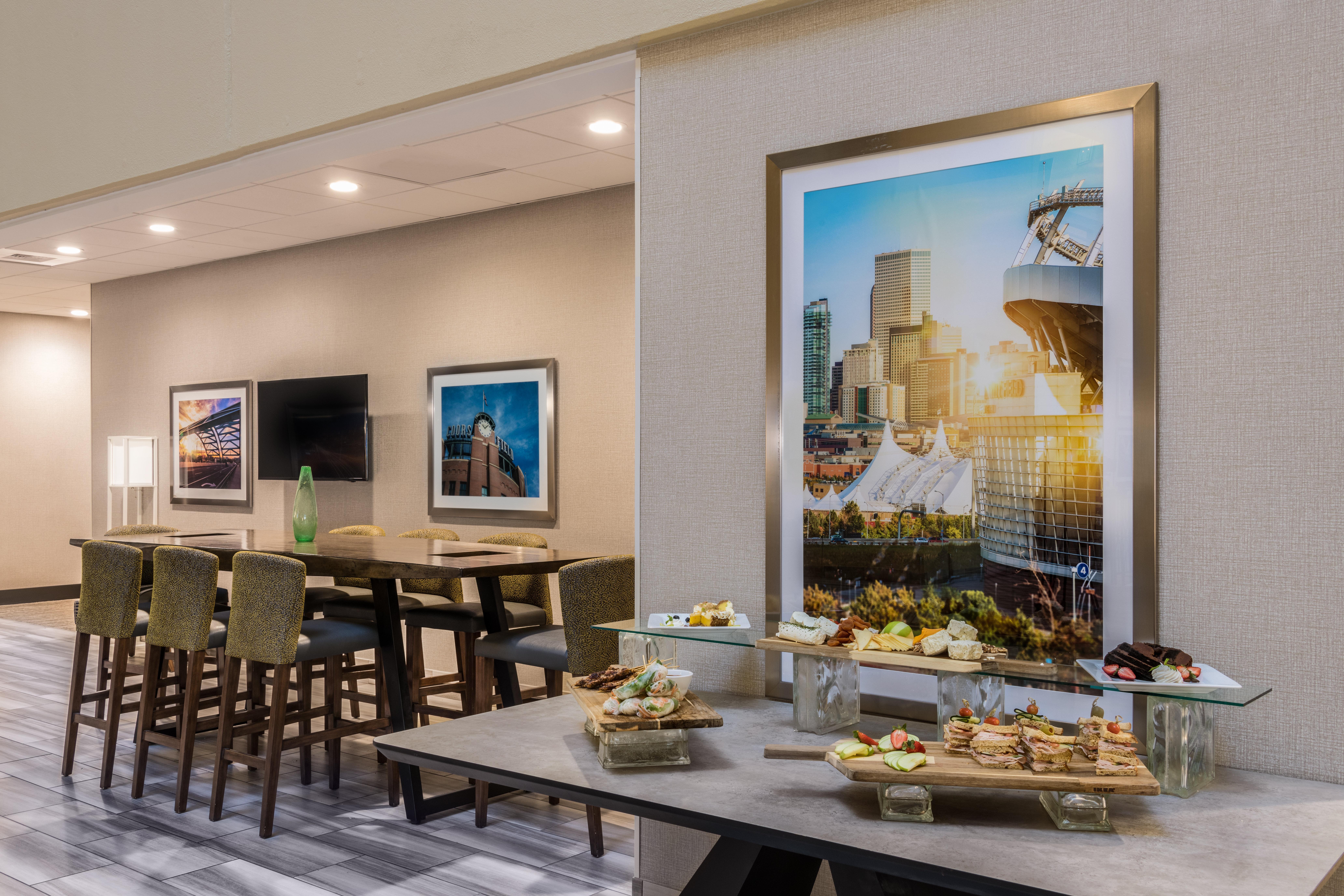 Holiday Inn Denver East By Ihg Ngoại thất bức ảnh