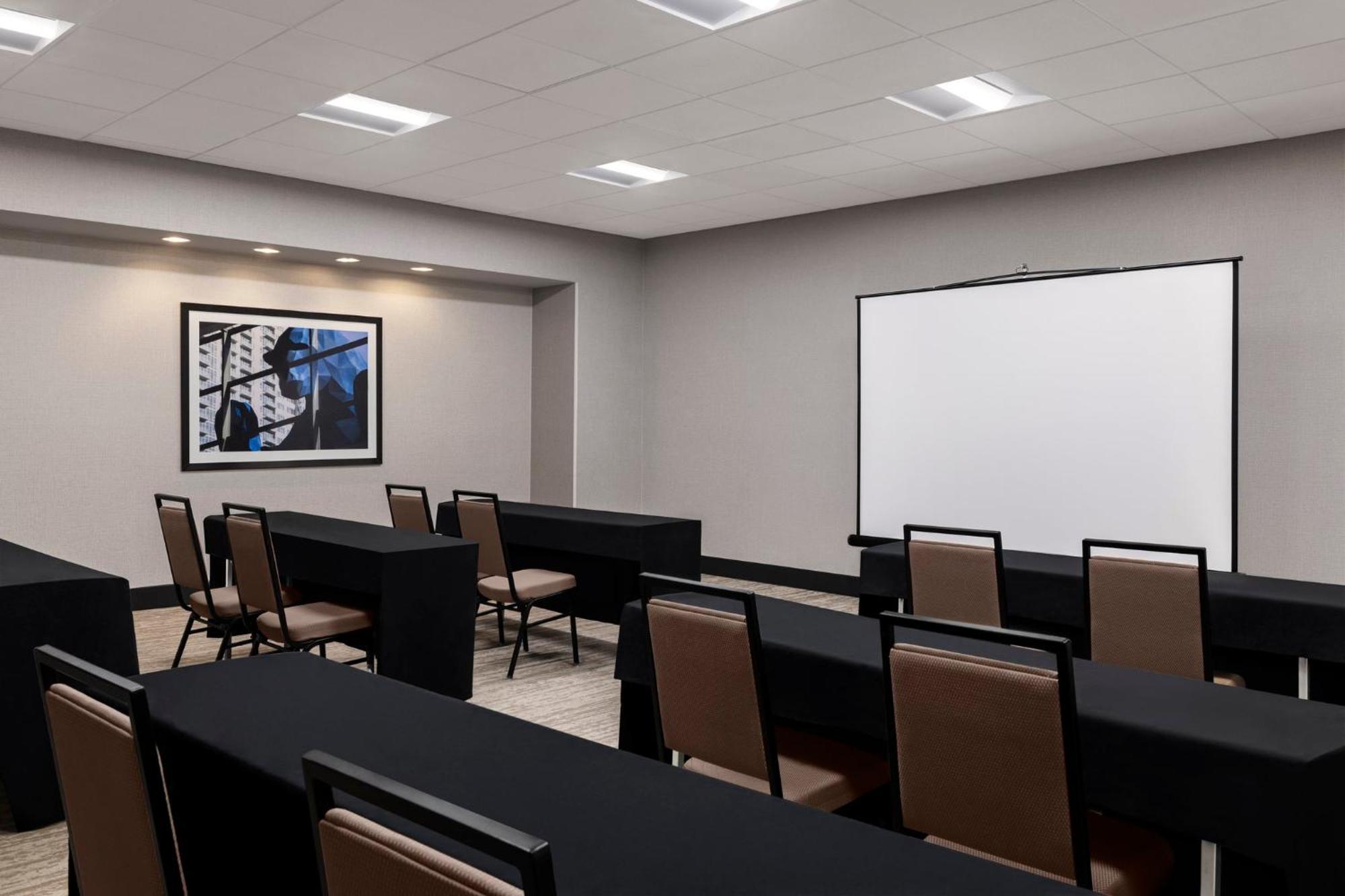 Holiday Inn Denver East By Ihg Ngoại thất bức ảnh