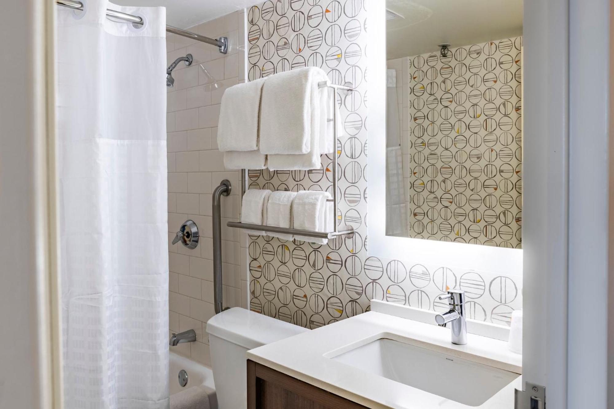 Holiday Inn Denver East By Ihg Ngoại thất bức ảnh